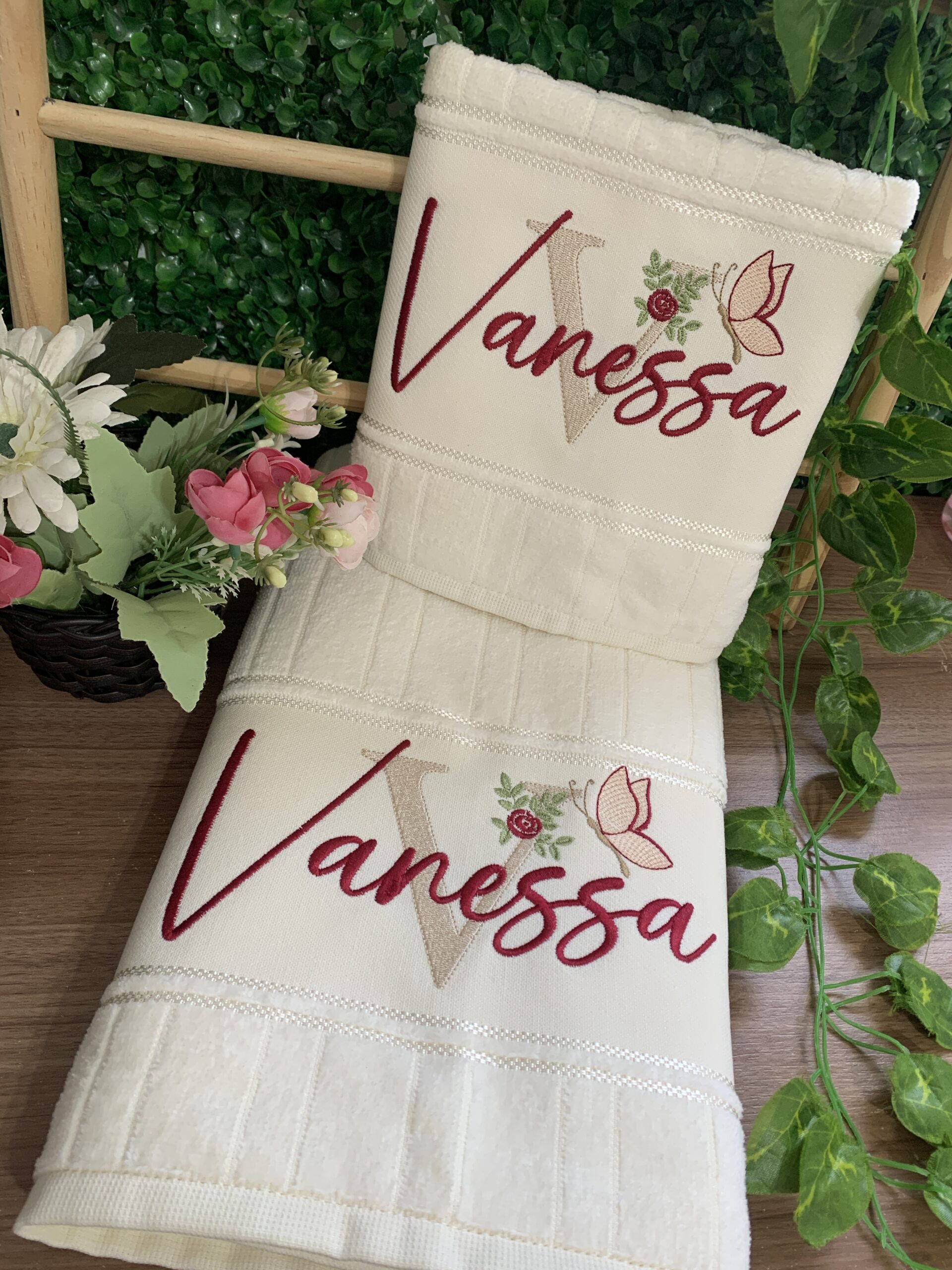 toalha de banho e rosto bordadas feminina