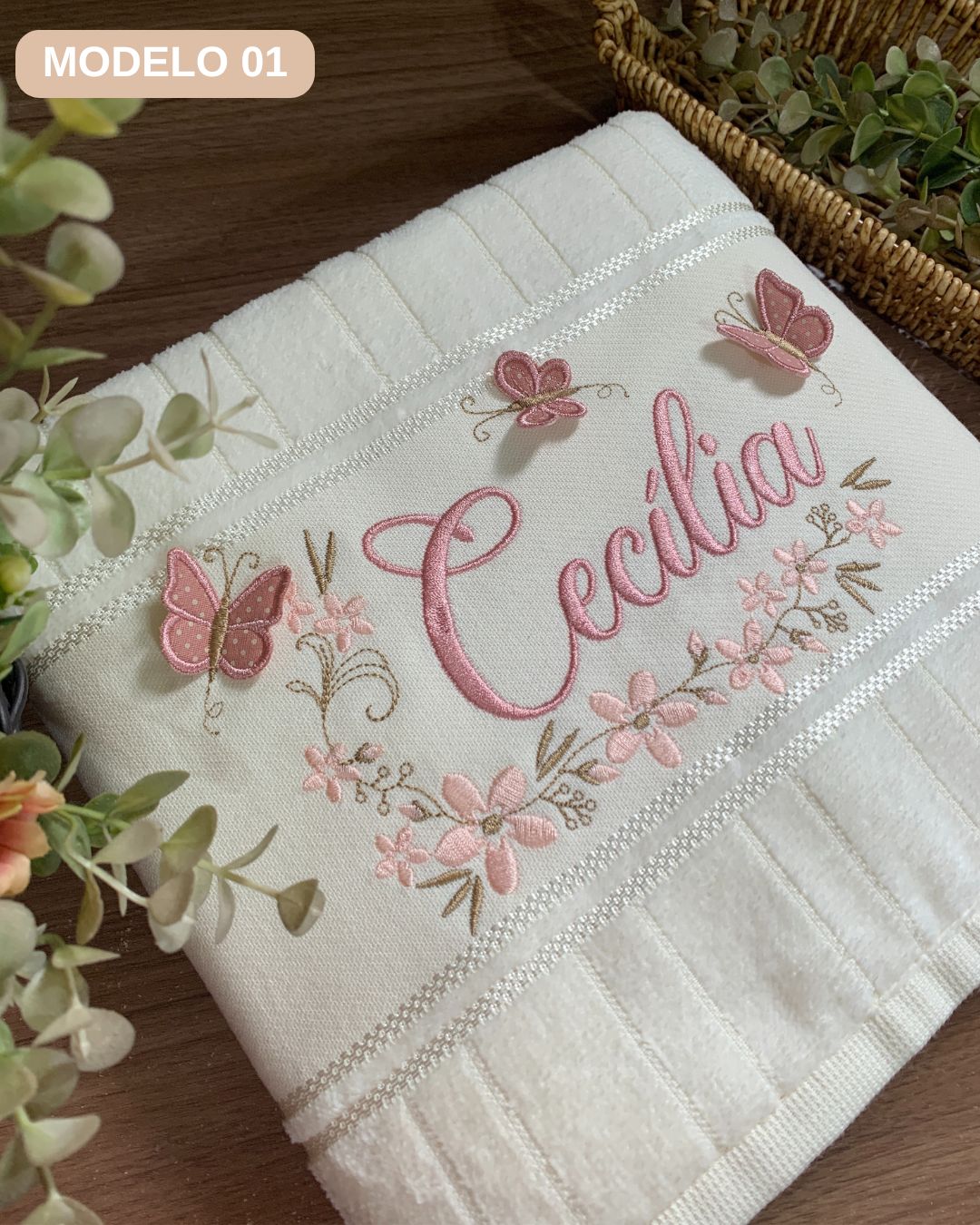 toalha de banho bordada feminina