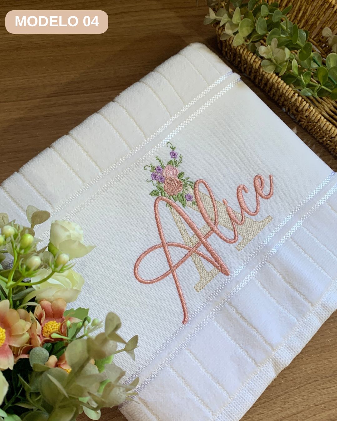 toalha de banho bordada feminina
