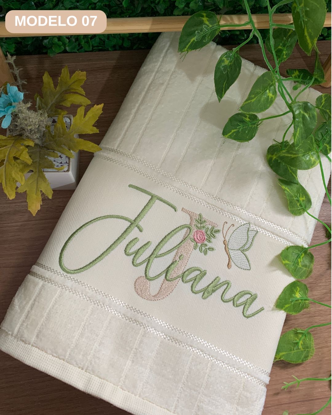 toalha de banho bordada feminina