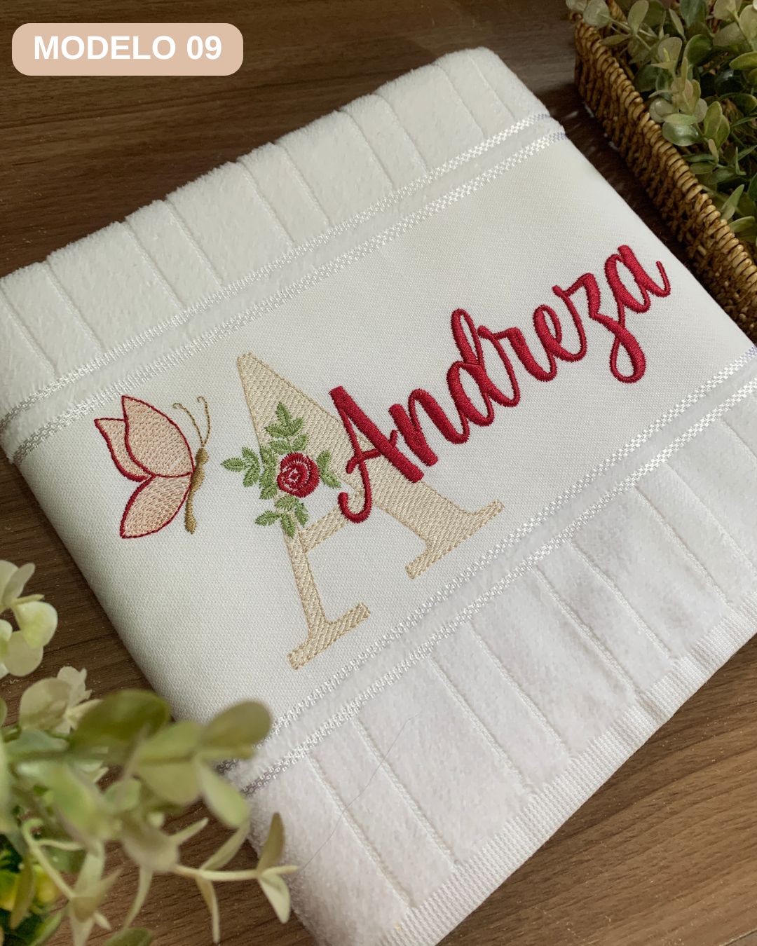 toalha de banho bordada feminina