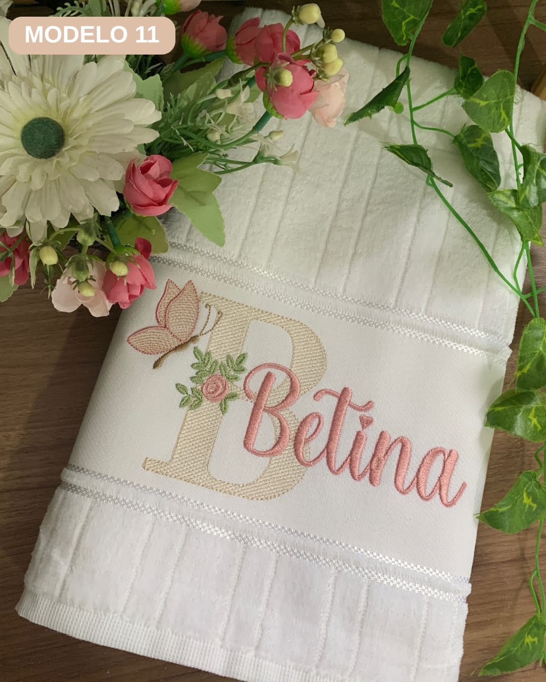 toalha de banho bordada feminina